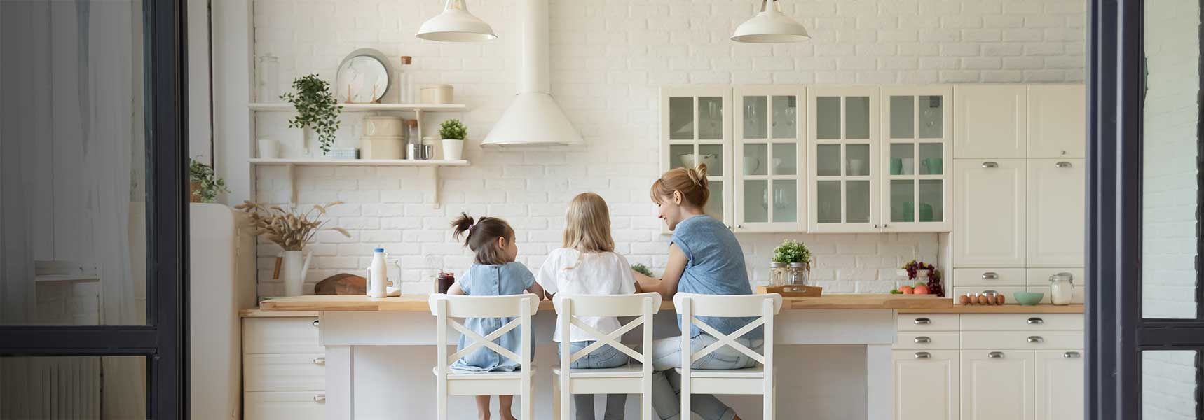 madre con niñas